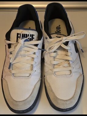 Nike Men's White and Black Low-Top Sneakers